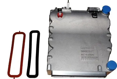 Heizwasserwärmetauscher aus Aluminium, gefertigt von Wolf, mit zwei Dichtungsringen in rot und schwarz, zur Verwendung in Heizsystemen.